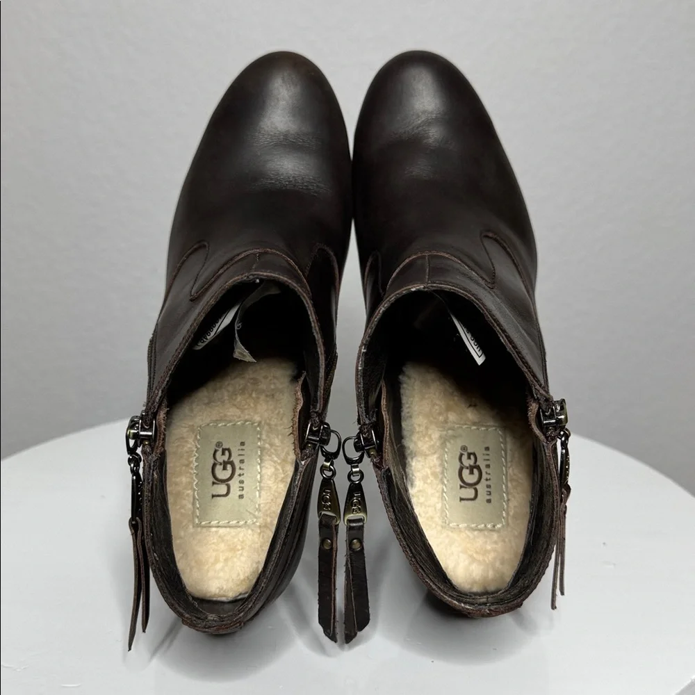 UGG MYRNA DISTRESSED BROWN LEATHER ZIPPER DETAIL WEDGE ANKLE BOOTIES